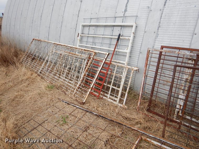 image for item GP9010 Approximately 20 hog panels