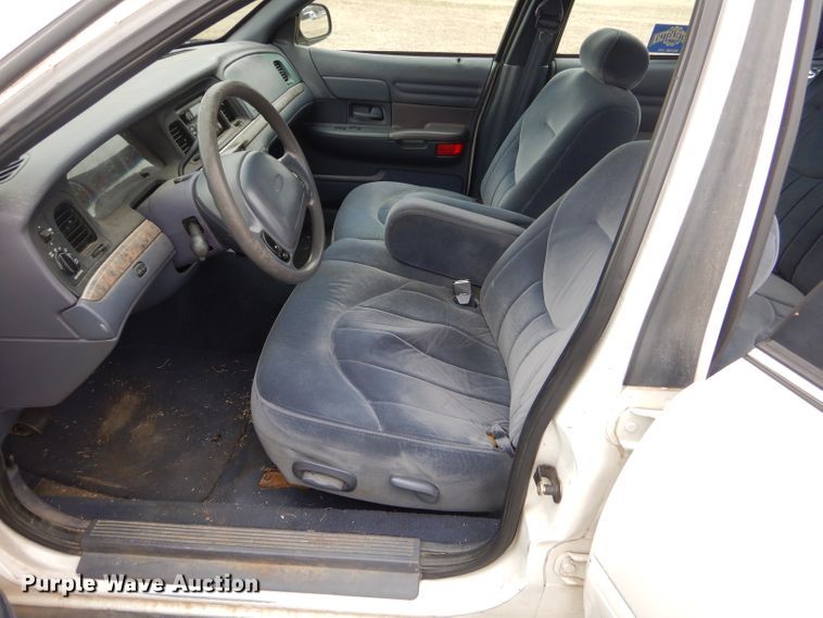 image for item GP9013 2000 Ford Crown Victoria
