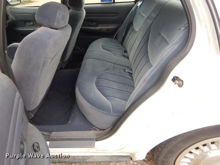 image for item GP9013 2000 Ford Crown Victoria