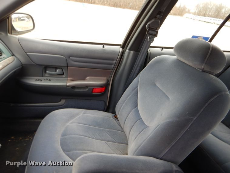 image for item GP9013 2000 Ford Crown Victoria