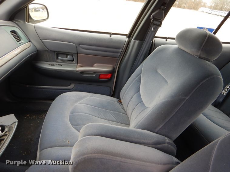 image for item GP9013 2000 Ford Crown Victoria