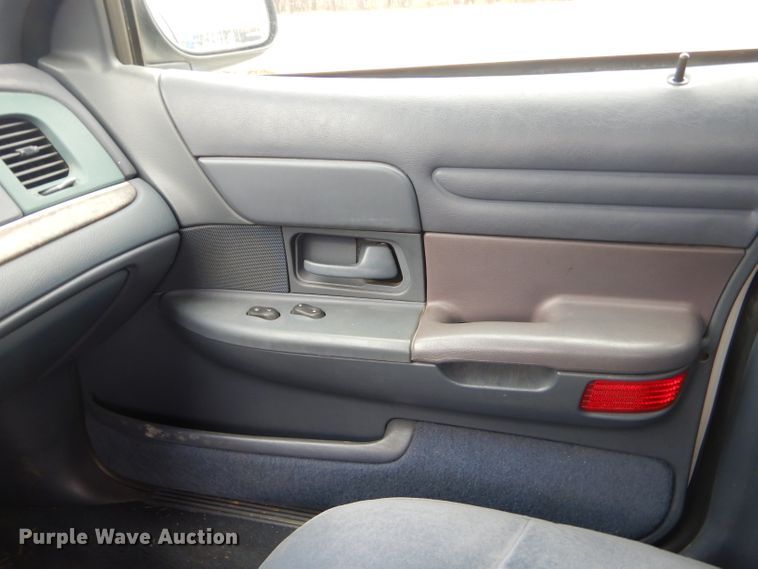 image for item GP9013 2000 Ford Crown Victoria