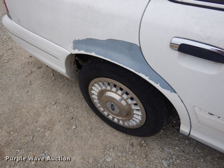 image for item GP9013 2000 Ford Crown Victoria