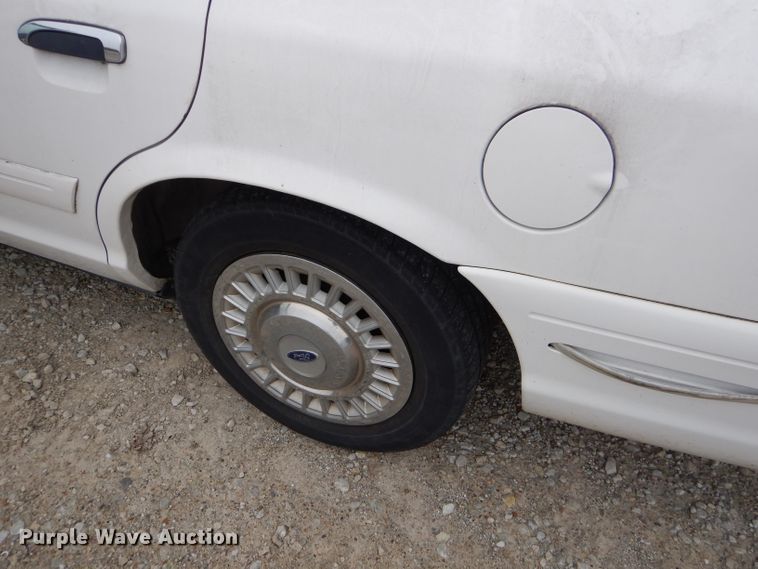 image for item GP9013 2000 Ford Crown Victoria