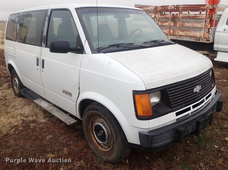 image for item GQ9983 1992 Chevrolet Astro van