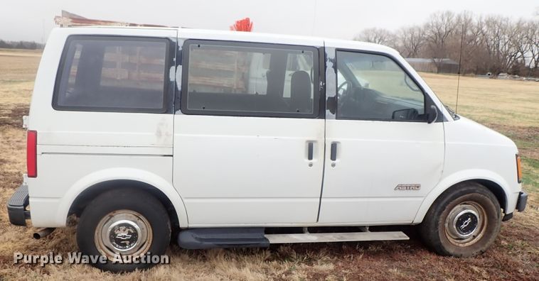 image for item GQ9983 1992 Chevrolet Astro van