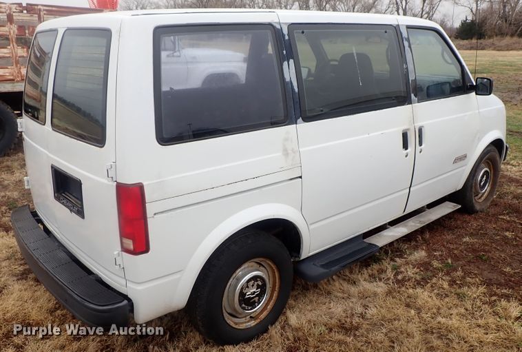 image for item GQ9983 1992 Chevrolet Astro van