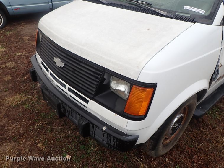 image for item GQ9983 1992 Chevrolet Astro van