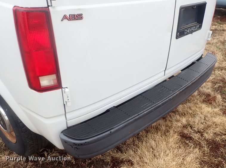 image for item GQ9983 1992 Chevrolet Astro van