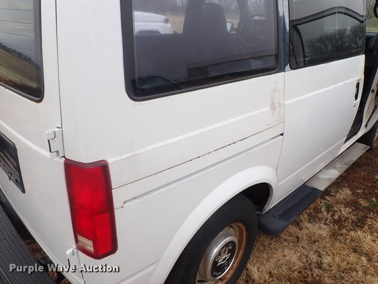 image for item GQ9983 1992 Chevrolet Astro van