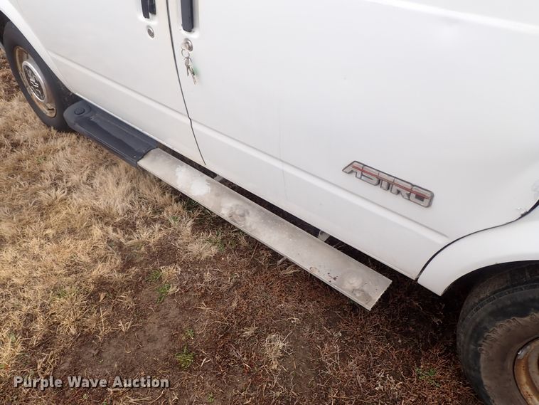 image for item GQ9983 1992 Chevrolet Astro van