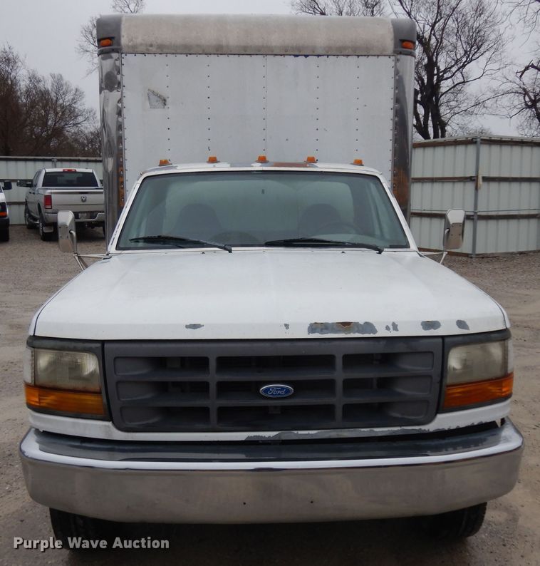 image for item GX9979 1997 Ford F350 box truck