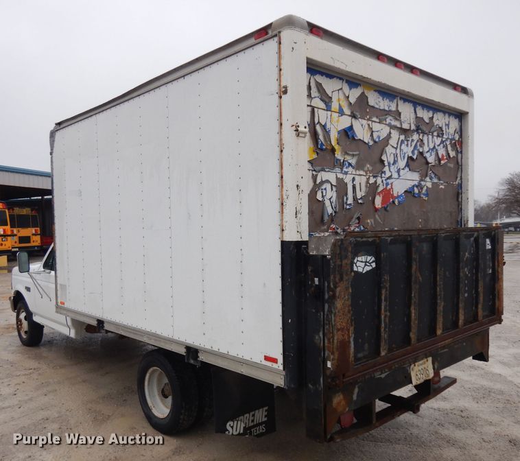 image for item GX9979 1997 Ford F350 box truck
