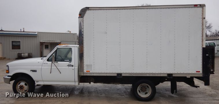 image for item GX9979 1997 Ford F350 box truck