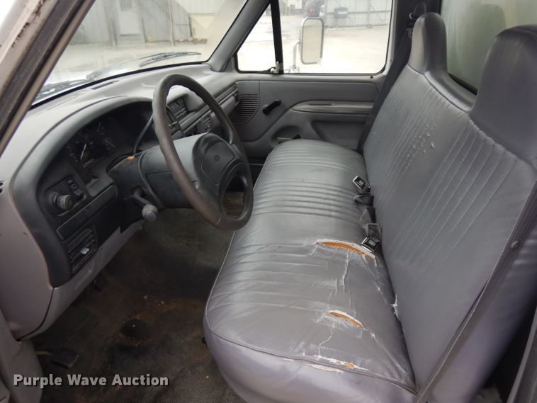 image for item GX9979 1997 Ford F350 box truck