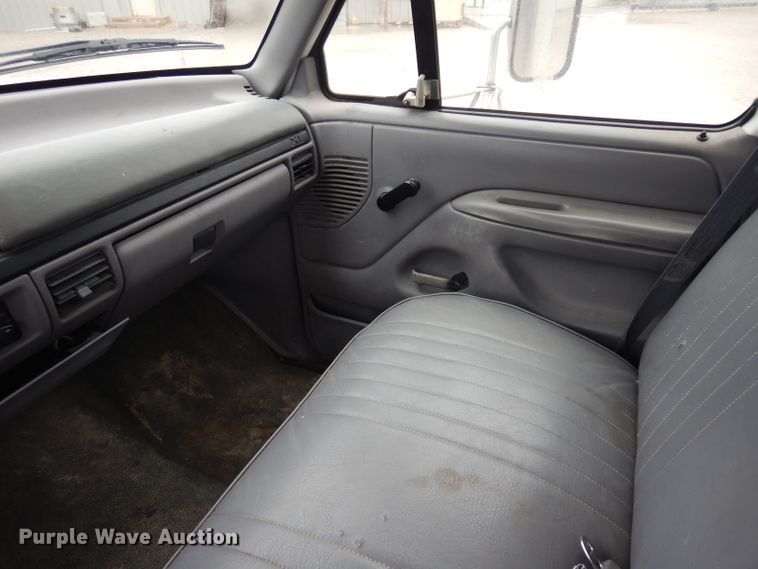 image for item GX9979 1997 Ford F350 box truck