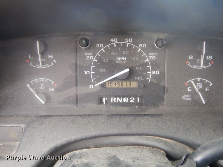 image for item GX9979 1997 Ford F350 box truck