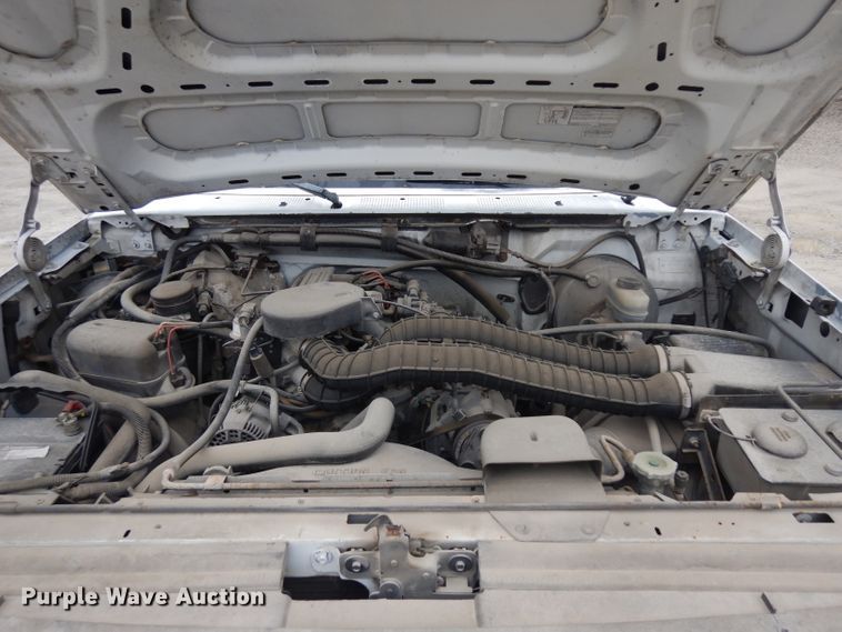 image for item GX9979 1997 Ford F350 box truck