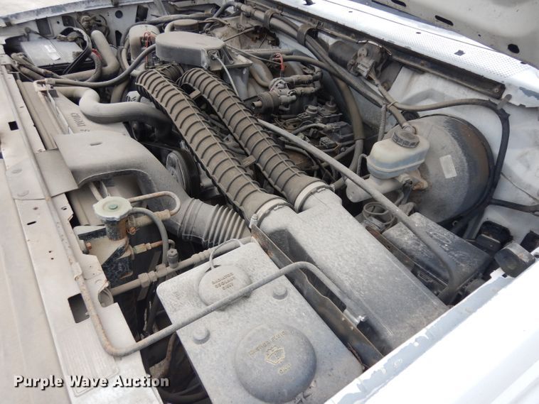 image for item GX9979 1997 Ford F350 box truck