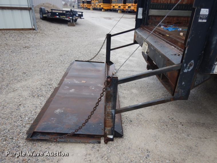 image for item GX9979 1997 Ford F350 box truck