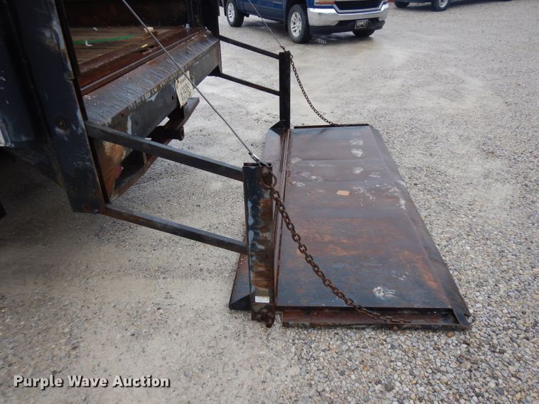 image for item GX9979 1997 Ford F350 box truck