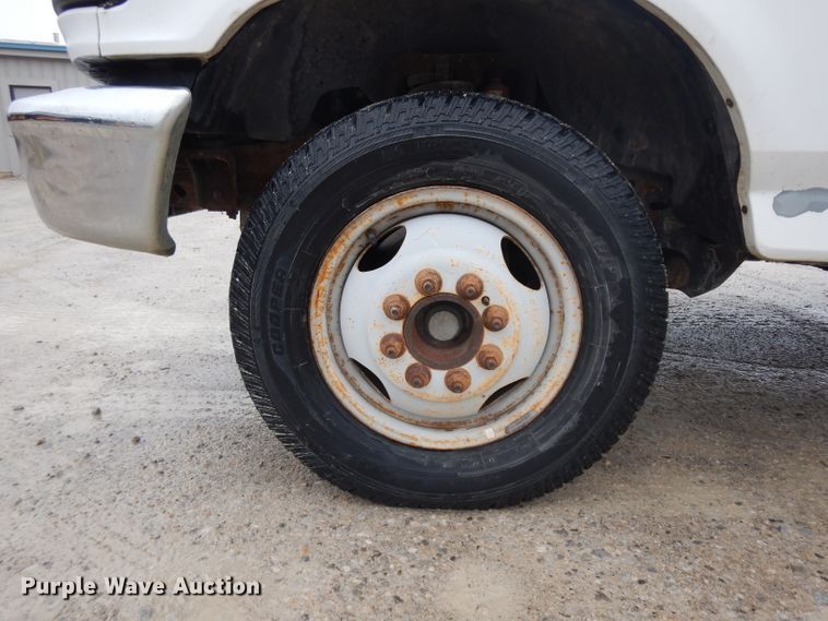 image for item GX9979 1997 Ford F350 box truck