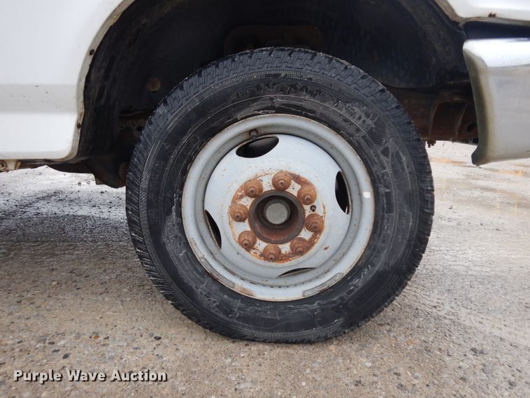 image for item GX9979 1997 Ford F350 box truck