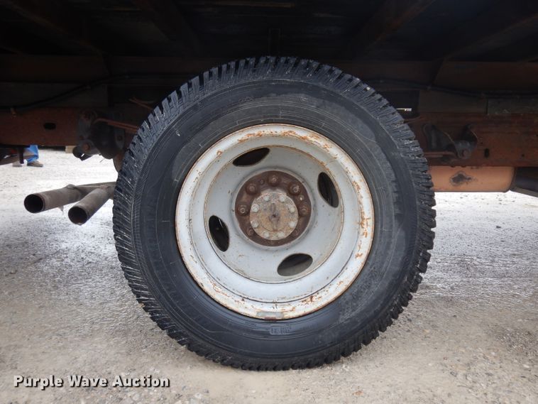 image for item GX9979 1997 Ford F350 box truck