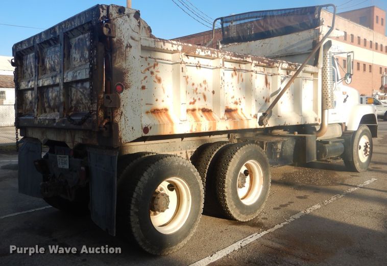 image for item GY9748 2001 International 2554 dump truck