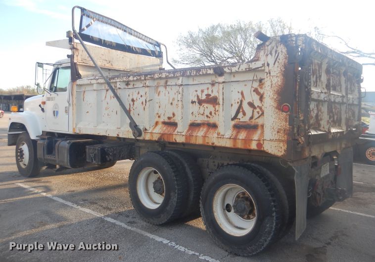 image for item GY9748 2001 International 2554 dump truck