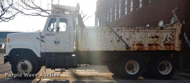 image for item GY9748 2001 International 2554 dump truck