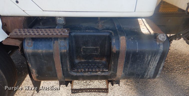 image for item GY9748 2001 International 2554 dump truck