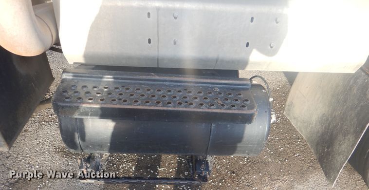 image for item GY9748 2001 International 2554 dump truck