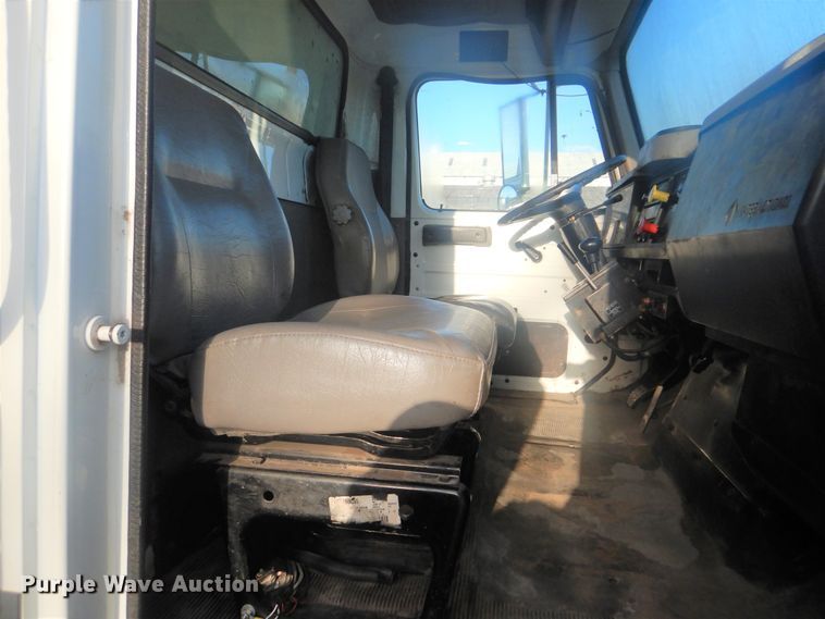 image for item GY9748 2001 International 2554 dump truck