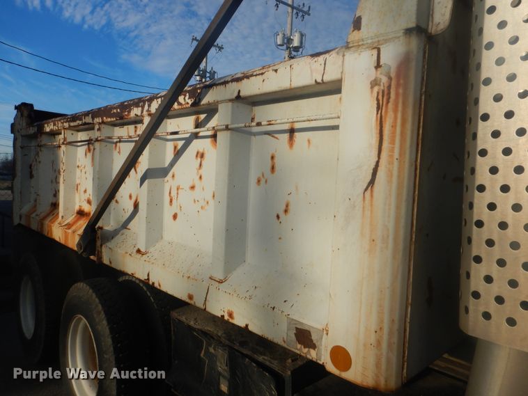 image for item GY9748 2001 International 2554 dump truck