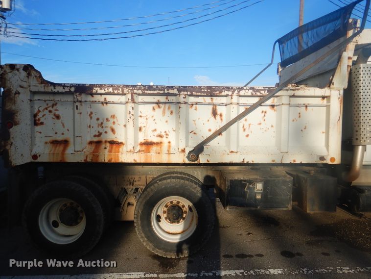 image for item GY9748 2001 International 2554 dump truck