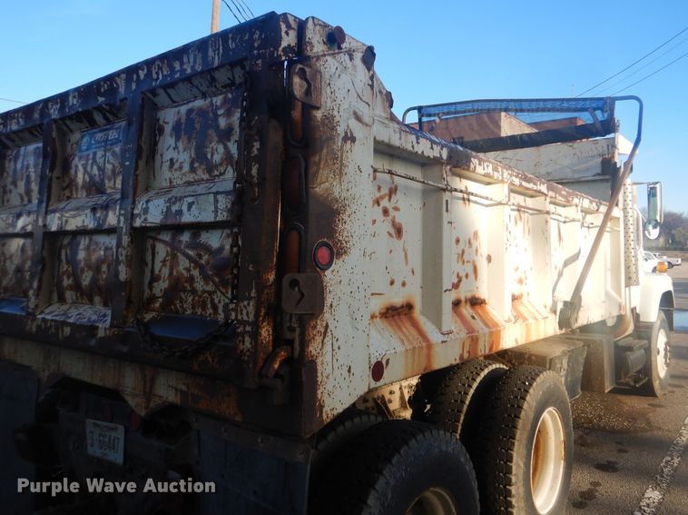 image for item GY9748 2001 International 2554 dump truck
