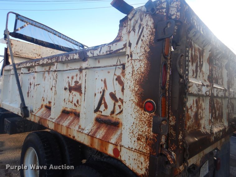 image for item GY9748 2001 International 2554 dump truck