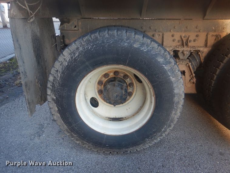 image for item GY9748 2001 International 2554 dump truck