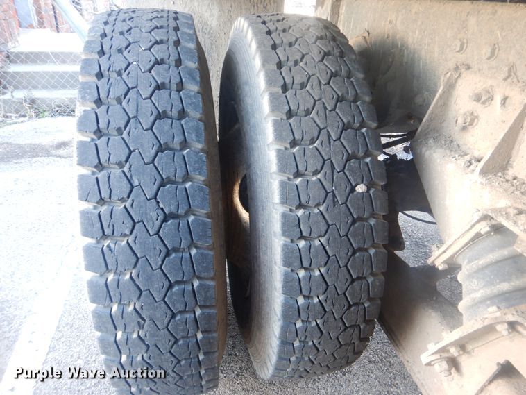 image for item GY9748 2001 International 2554 dump truck