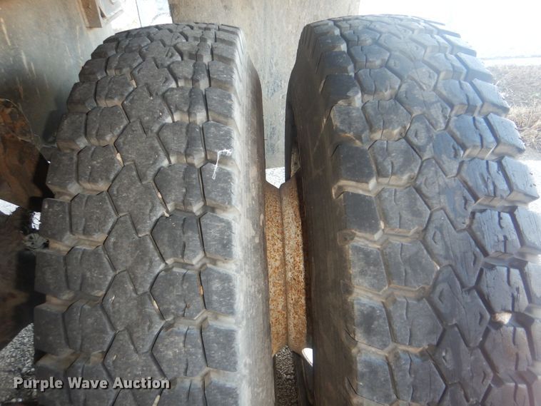 image for item GY9748 2001 International 2554 dump truck