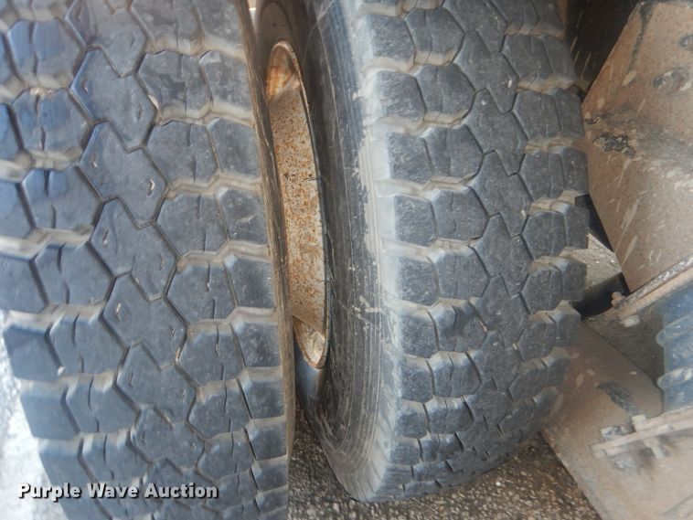 image for item GY9748 2001 International 2554 dump truck