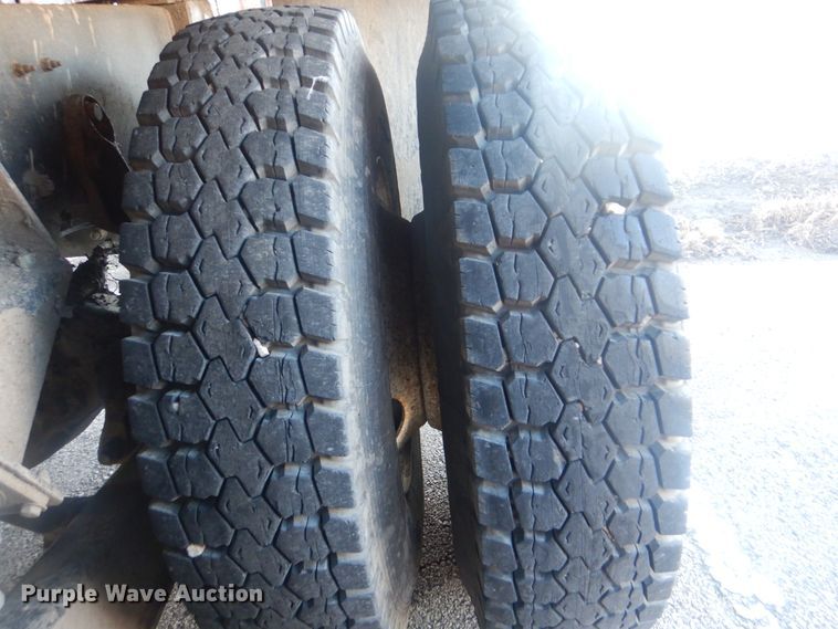 image for item GY9748 2001 International 2554 dump truck