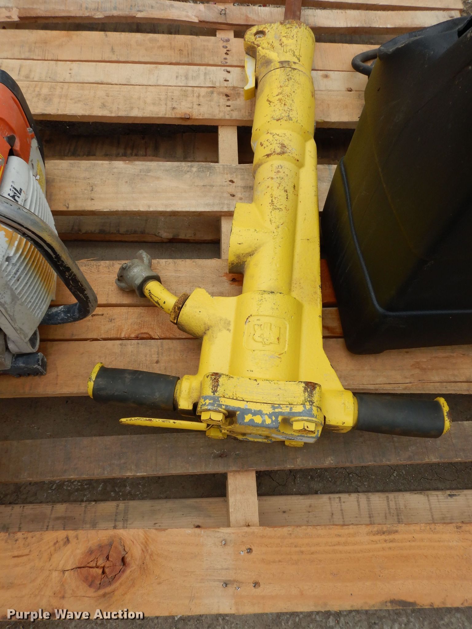 Tools in Kansas City, KS Item FD9979 sold Purple Wave