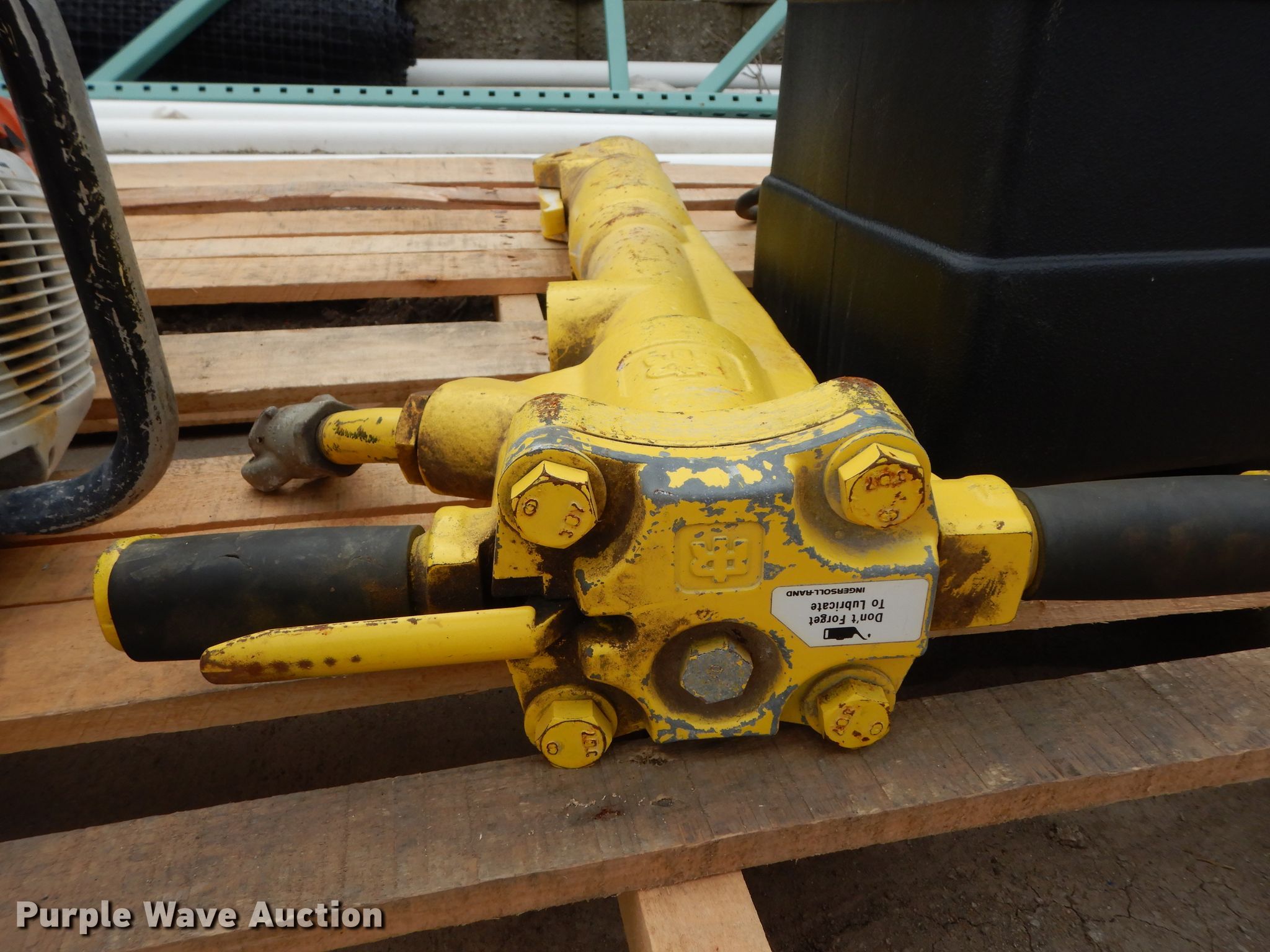 Tools in Kansas City, KS Item FD9979 sold Purple Wave