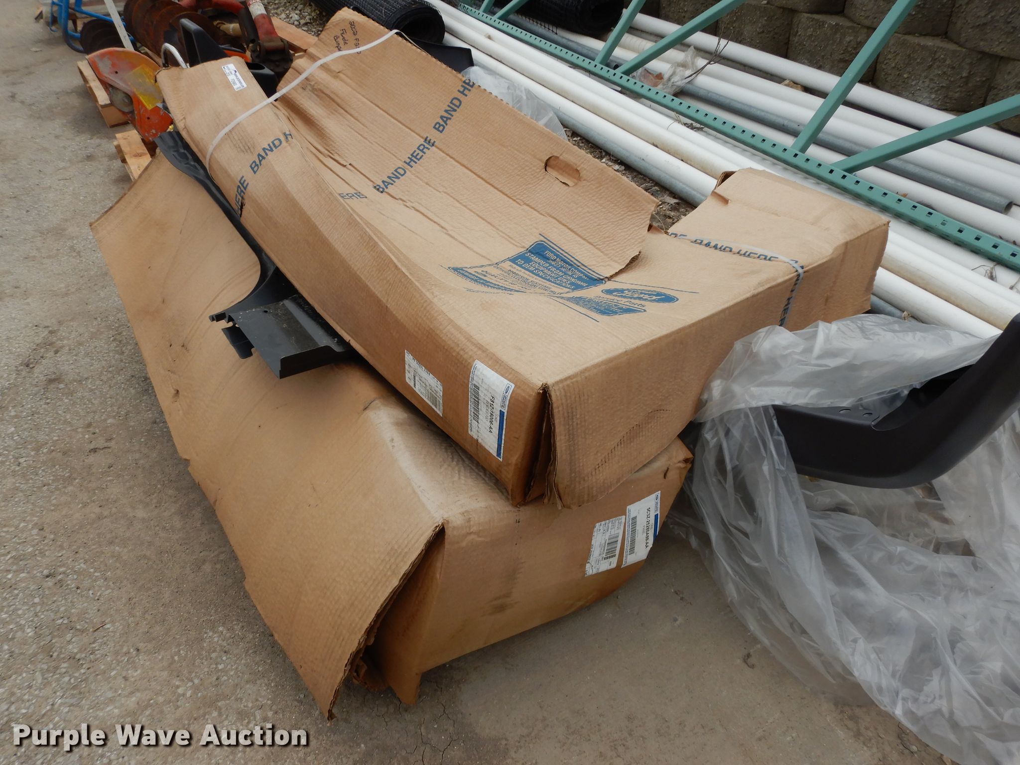 2002 Ford F250 pickup truck parts in Kansas City, KS Item FD9980 sold