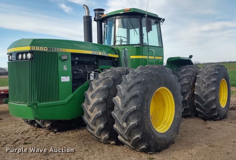 image for item DE6906 1984 John Deere 8850 4WD tractor