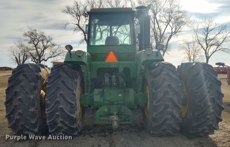 image for item DE6906 1984 John Deere 8850 4WD tractor