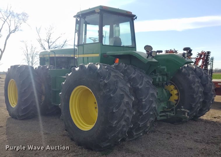 image for item DE6906 1984 John Deere 8850 4WD tractor