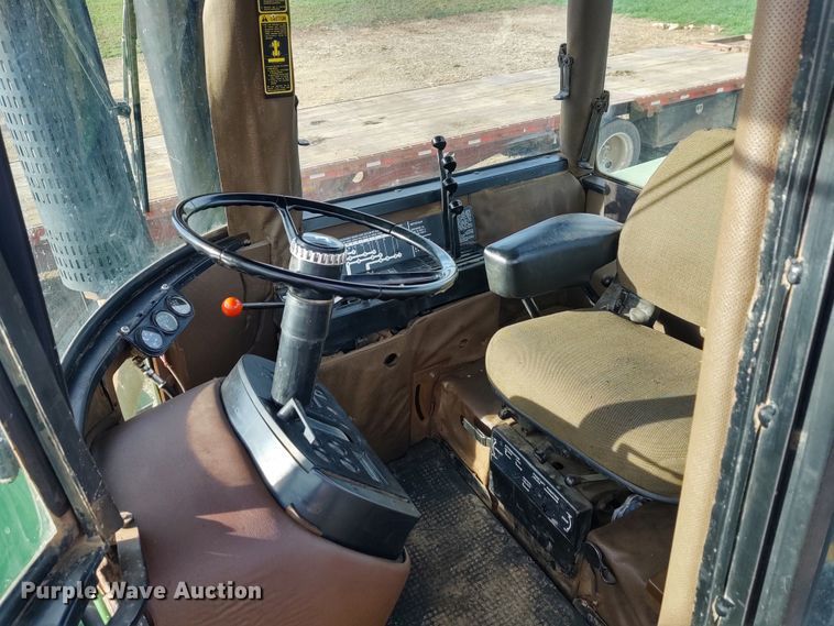 image for item DE6906 1984 John Deere 8850 4WD tractor